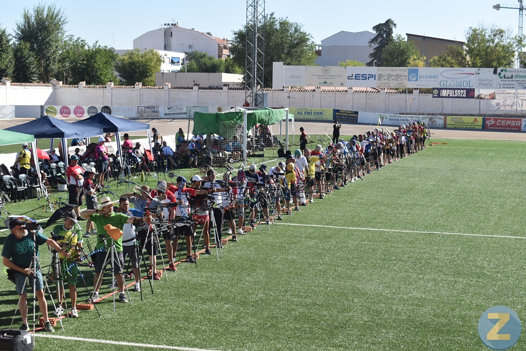 Los arqueros en la línea de tiro