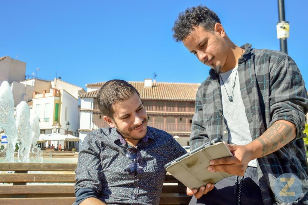 Araujo (derecha) y Tercero en la plaza de España