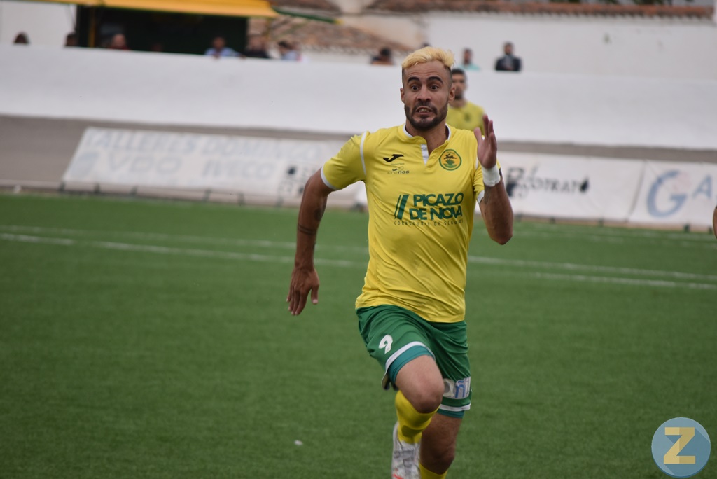 Gallego marcó tres goles y fue clave en la victoria local