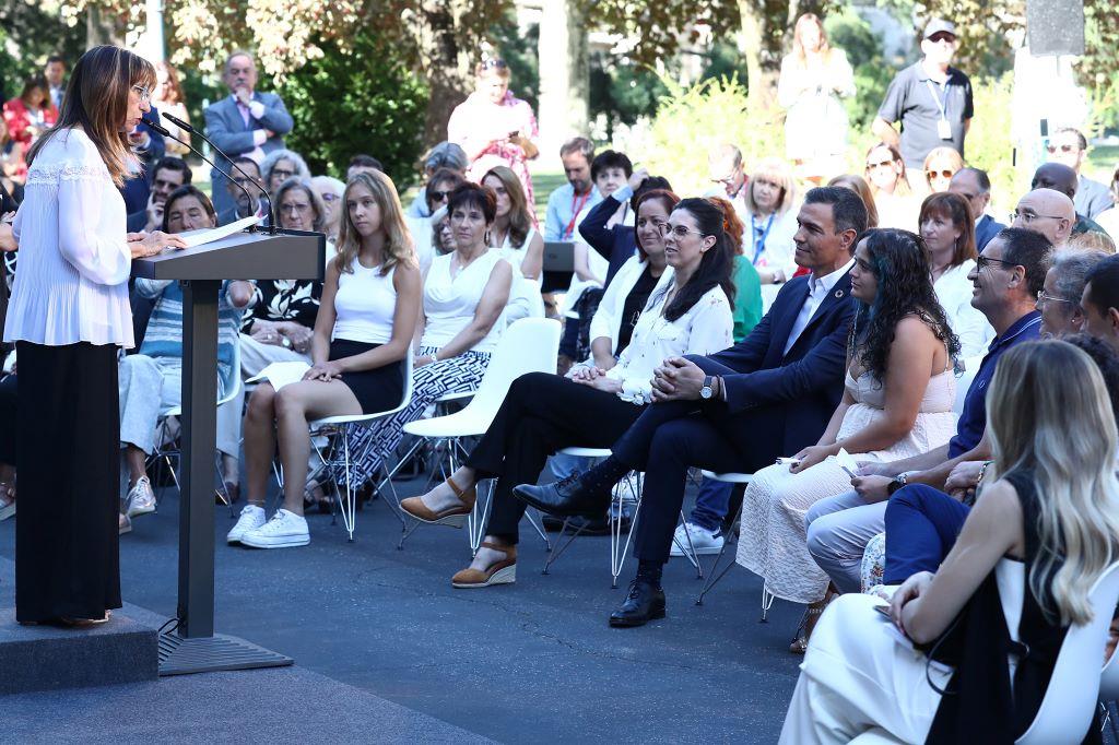 Almudena junto a Pedro Sánchez