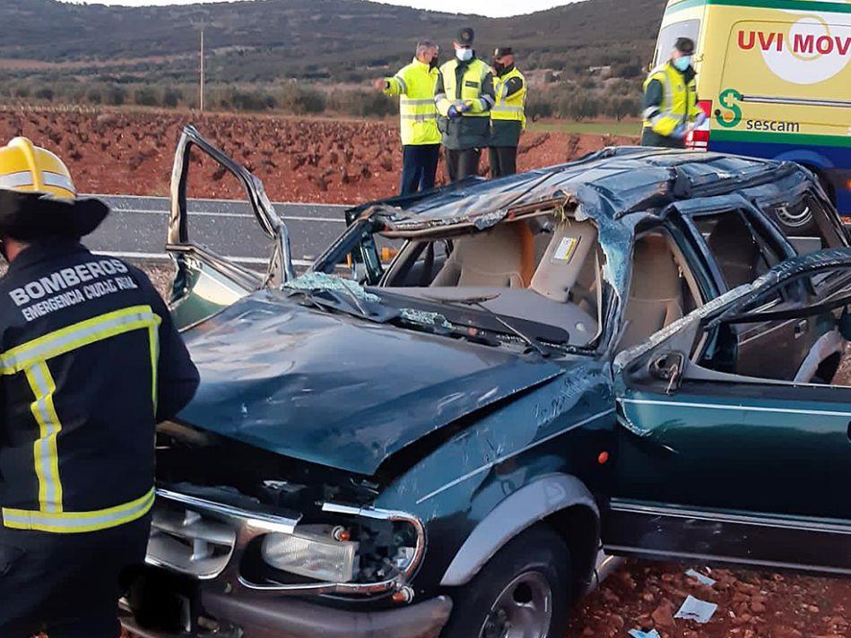 Bomberos y Guardia Civil, tras el auxilio a las víctimas / @Emergencia1006