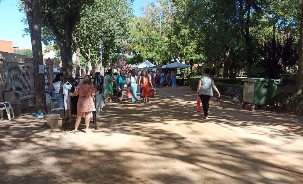 Por petición de los comerciantes, el Mercadillo Fin de Temporada se va a celebrar en el paseo de las Moreras | La Voz de Tomelloso