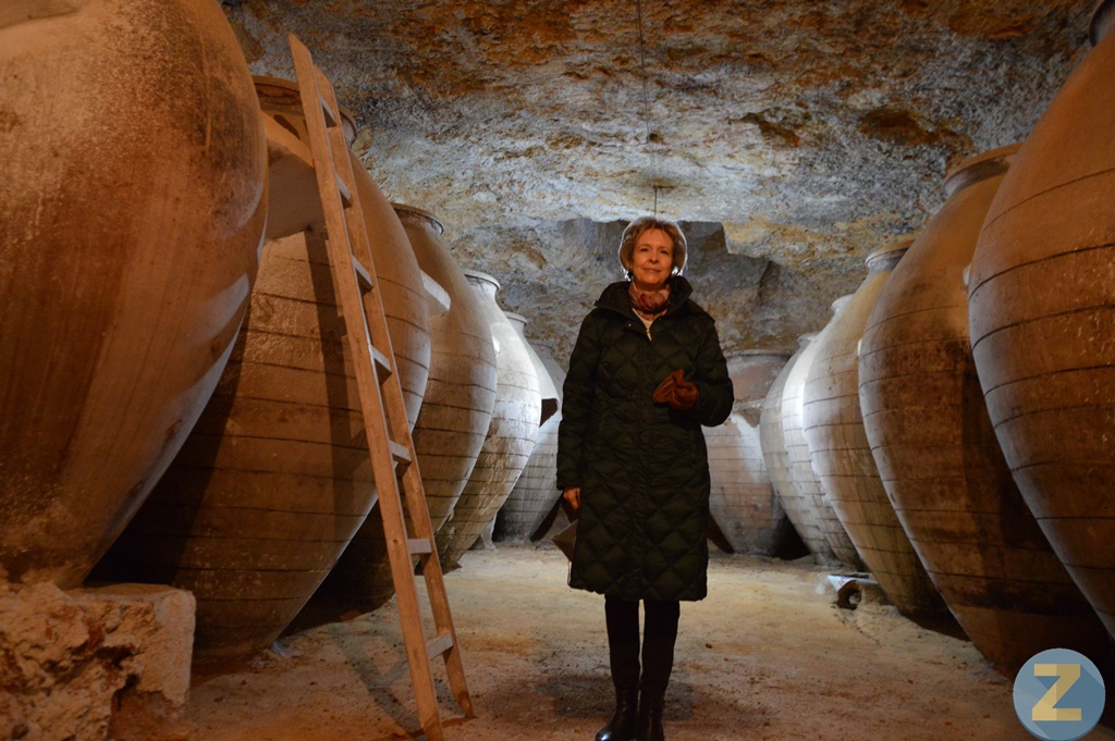 Mercedes Santiago en la cueva