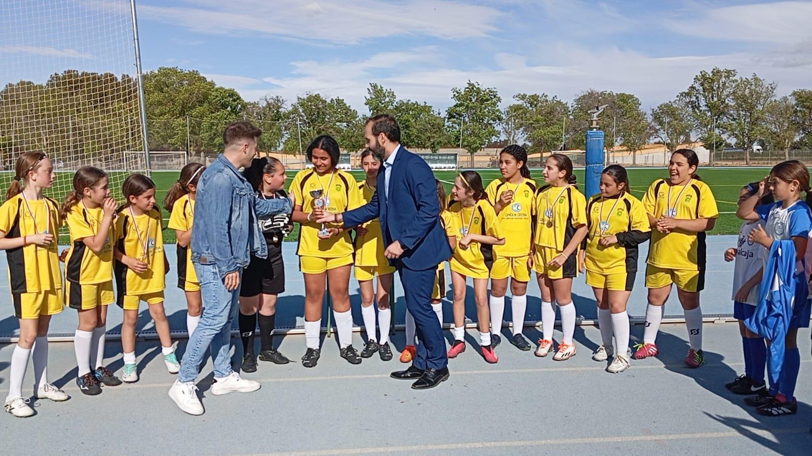 el-alev-n-femenino-de-la-escuela-de-f-tbol-de-tomelloso-consigue-el