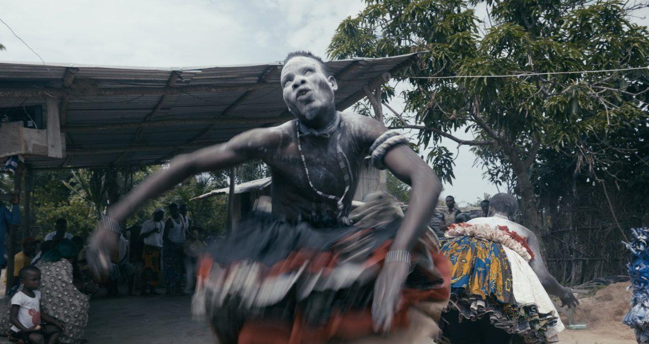 Fotograma de 'Hijos de África'