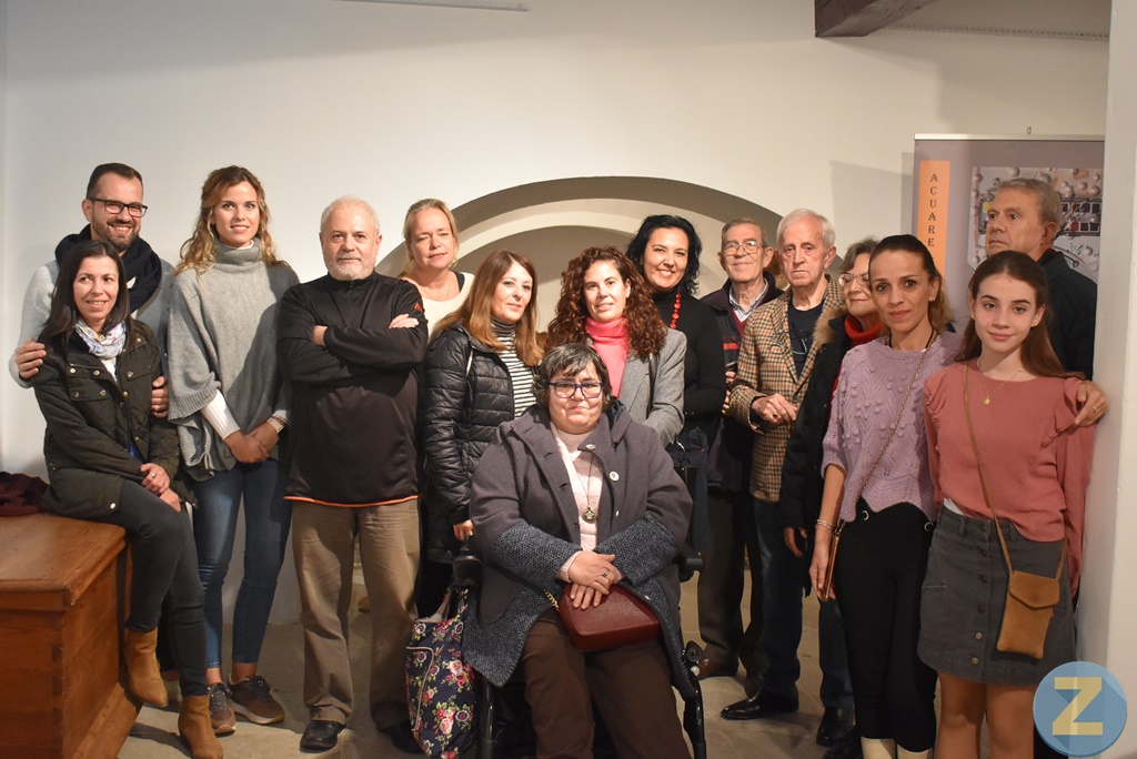 Foto de familia con los participantes en la exposición