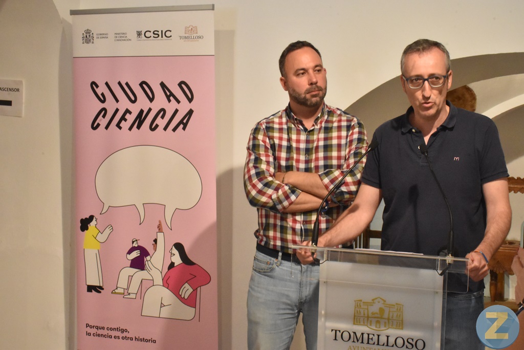 Javier Navarro y Antonio Calvo, durante la presentación de la exposición