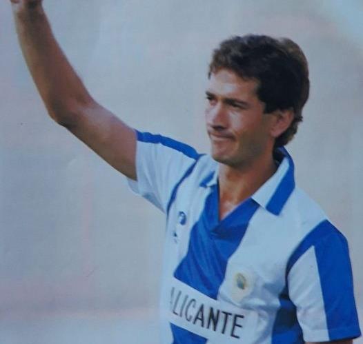 Juan Carlos Álvarez con la camiseta del Hércules de Alicante