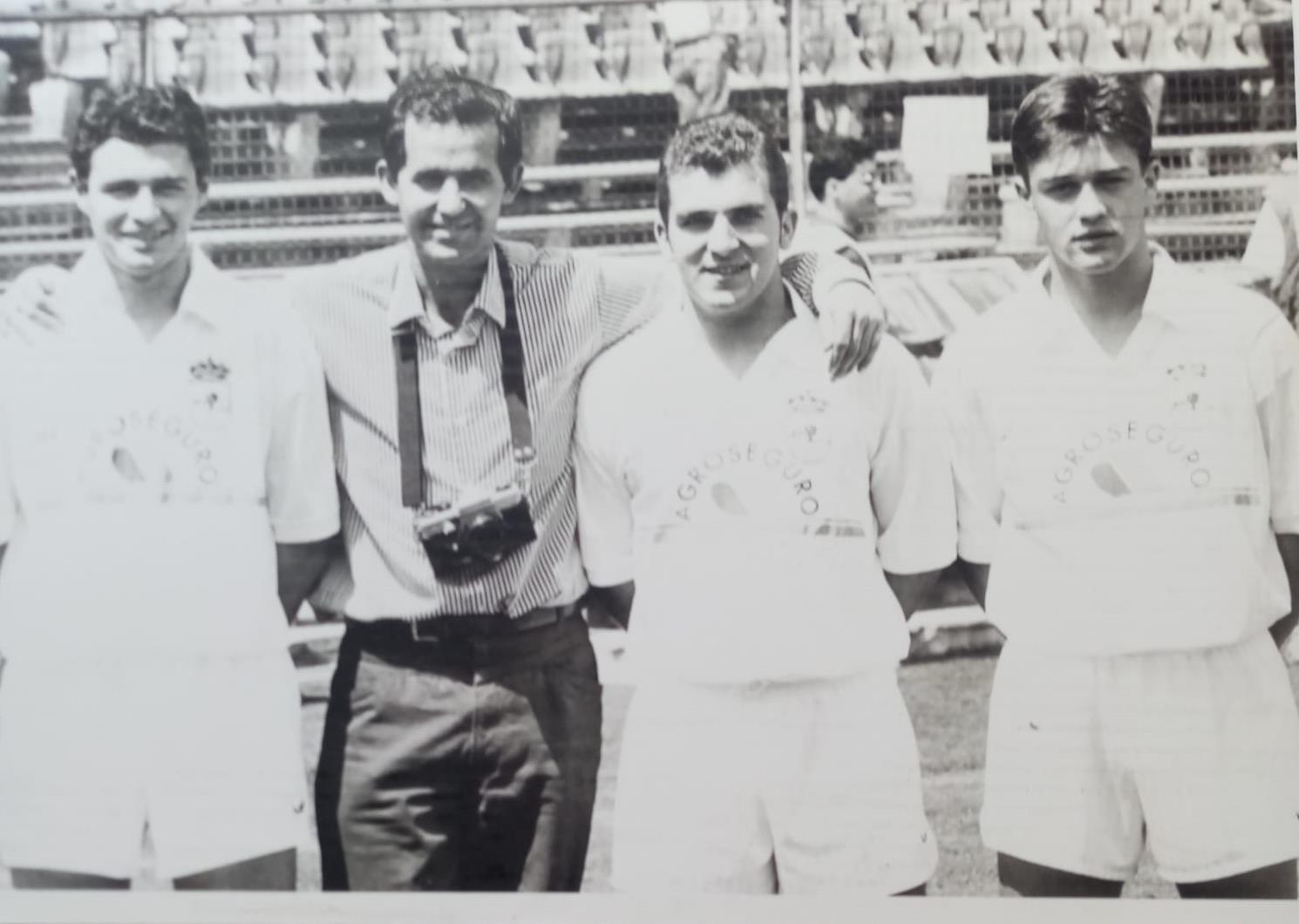 Juanma en el  Vicente Calderón junto a Pedro Peinado, Bauti y el periodista, Carlos Moreno
