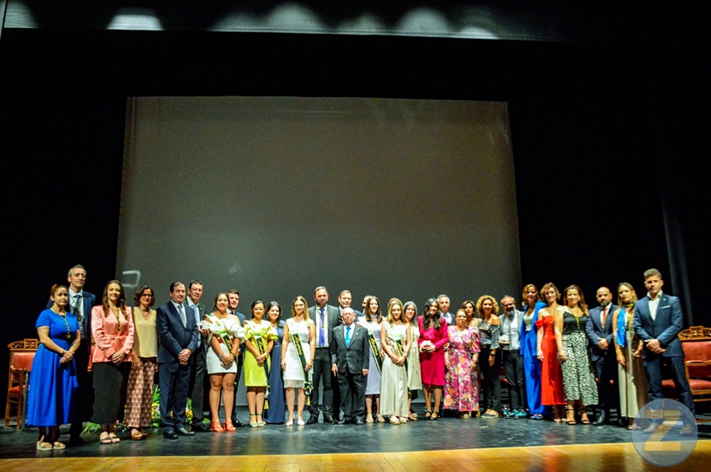 Premiados y autoridades posando al final del acto en la tradicional foto de familia. Reportaje fotográfico de Francisco Navarro